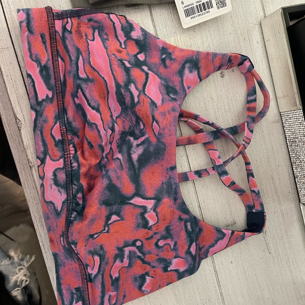 Lululemon bra size 6 brand new
